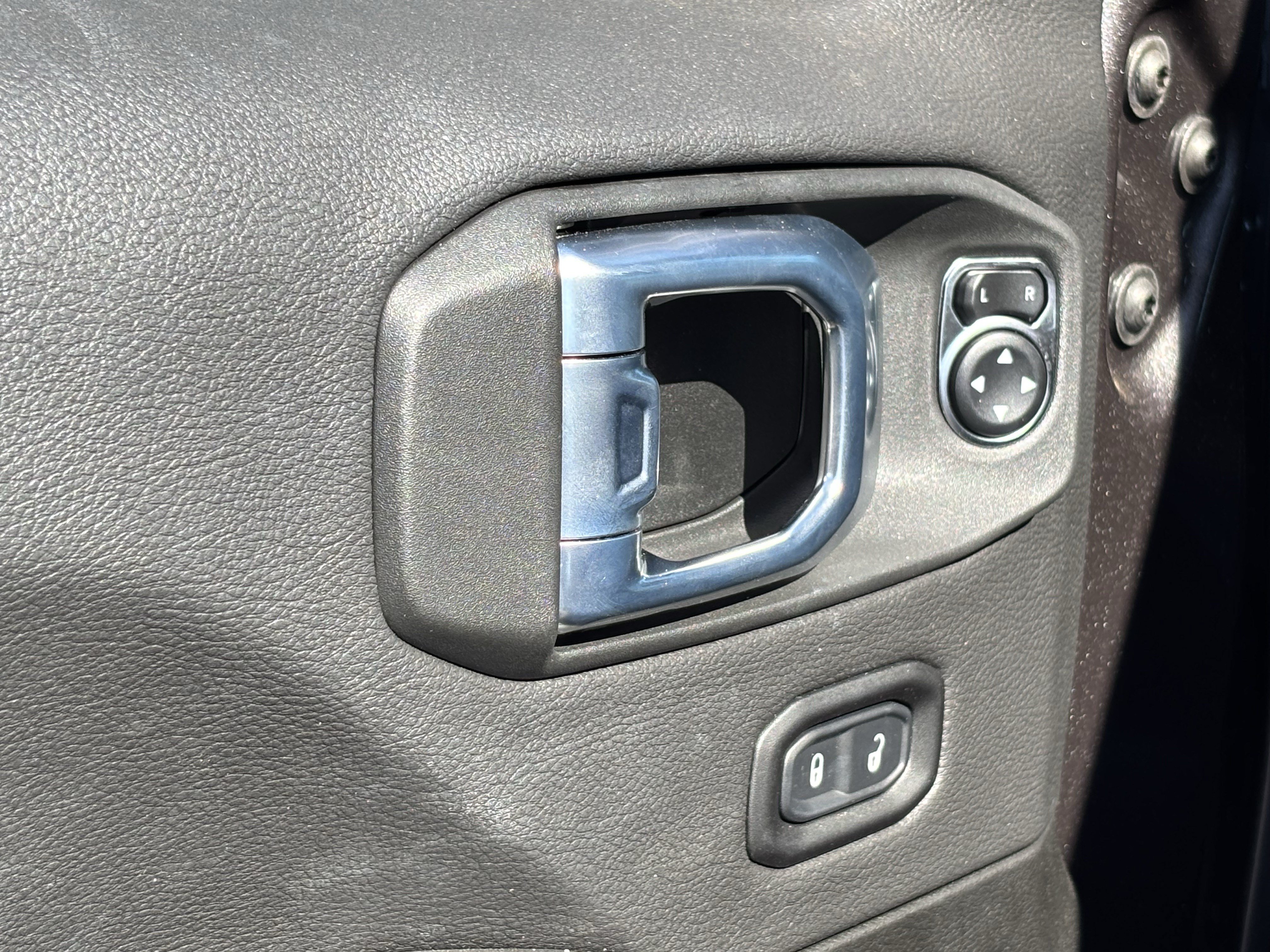 Used 2026 Jeep Wrangler Unlimited Sahara AWD/4WD image 15
