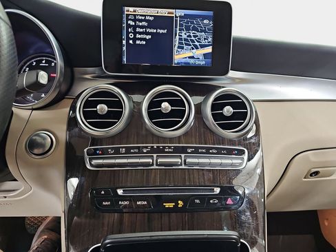 Used 2018 Mercedes-Benz GLC 300 4MATIC image 23