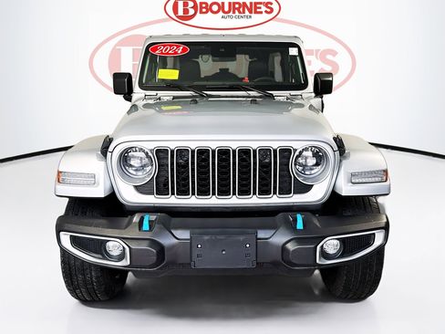 Used 2024 Jeep Wrangler Unlimited Sahara image 5