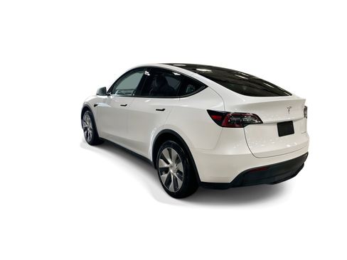Certified 2023 Tesla Model Y Long Range AWD/4WD image 4