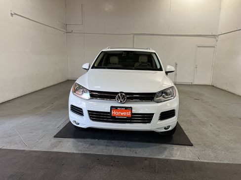 Used 2013 Volkswagen Touareg VR6 AWD/4WD image 2