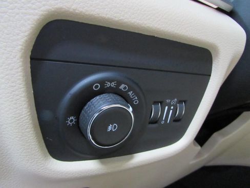 Used 2021 Jeep Grand Cherokee L Limited AWD/4WD image 25
