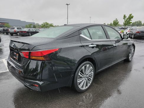 Used 2023 Nissan Altima 2.5 SL FWD image 17