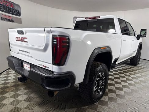 Used 2025 GMC Sierra 2500 AT4X image 5