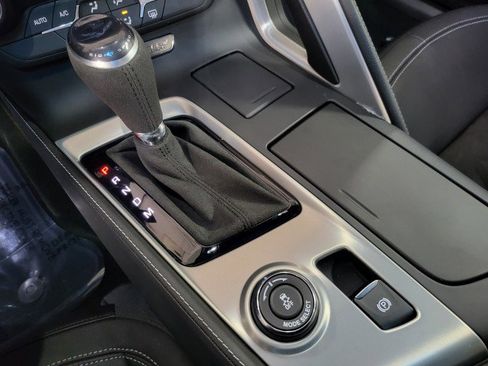 Used 2018 Chevrolet Corvette Stingray Coupe w/ Carbon Flash Badge Package image 26
