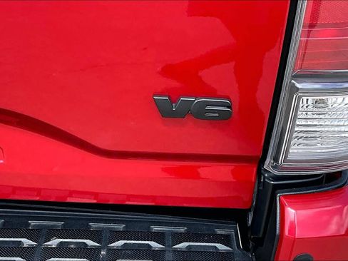 Used 2022 Toyota Tacoma TRD Off-Road w/ Technology Package AWD/4WD image 30