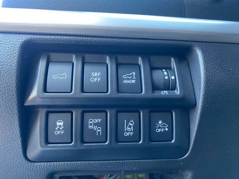 Used 2017 Subaru Outback 2.5i Limited AWD/4WD image 25