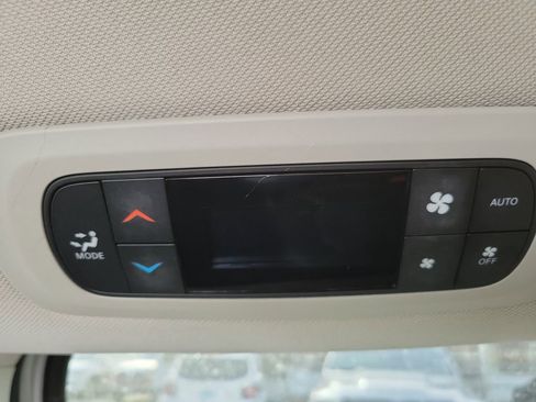 Used 2024 Chrysler Pacifica Touring-L image 14