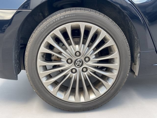 Used 2018 Toyota Avalon Limited FWD image 11