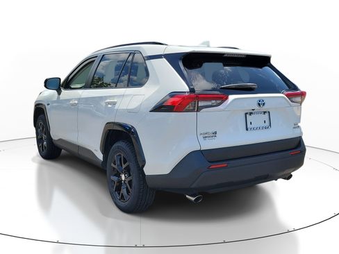 Used 2024 Toyota RAV4 XLE AWD/4WD image 4