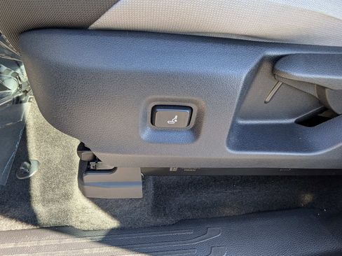 Used 2025 Toyota Tacoma TRD Off-Road image 17