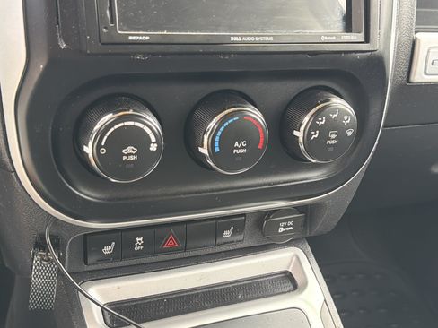 Used 2017 Jeep Compass Latitude AWD/4WD image 19