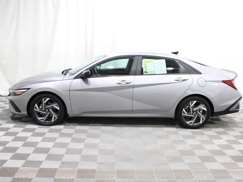 Used 2025 Hyundai Elantra Sport FWD image 31