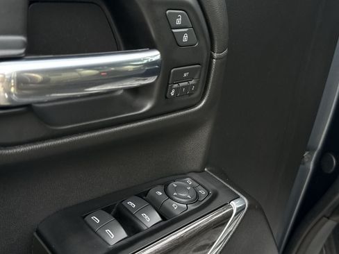 Used 2019 Chevrolet Silverado 1500 LTZ AWD/4WD image 15
