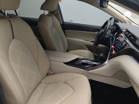 Used 2018 Toyota Camry XLE FWD image 21