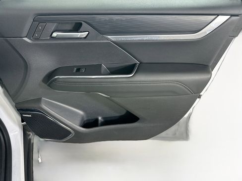 Used 2025 GMC Acadia Elevation image 34