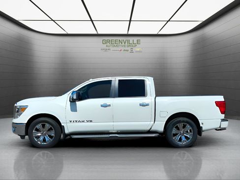 Used 2018 Nissan Titan SL w/ Chrome Package RWD image 2