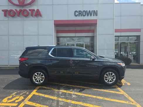Used 2018 Chevrolet Traverse LT FWD image 2