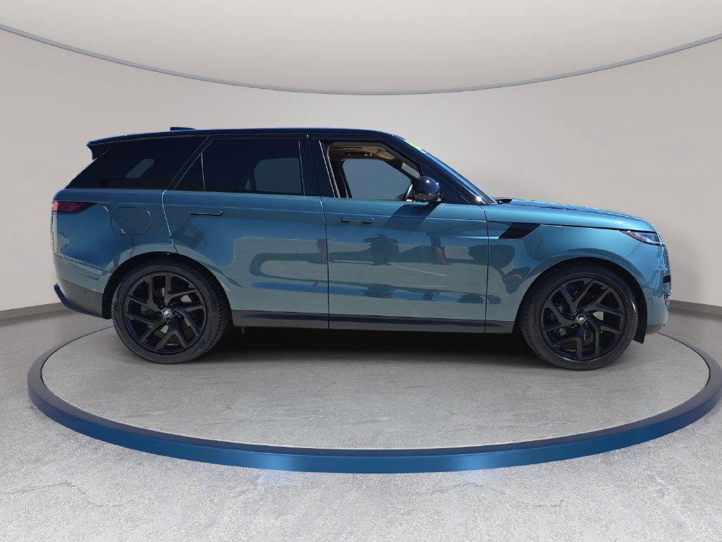 Used 2024 Land Rover Range Rover Sport SE AWD/4WD image 4