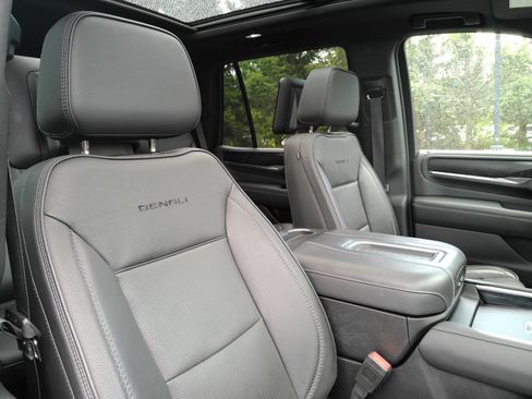Used 2021 GMC Yukon Denali w/ Denali Ultimate Package AWD/4WD image 18