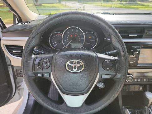 Used 2015 Toyota Corolla LE image 16