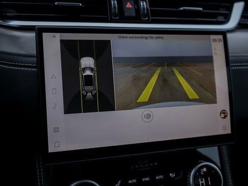 New 2025 Jaguar F-PACE R-Dynamic S image 17