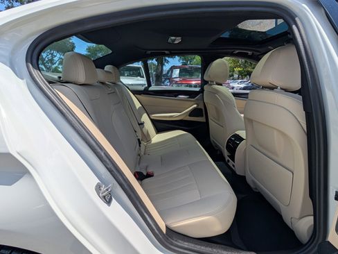 Used 2023 BMW 530i w/ Premium Package RWD image 17