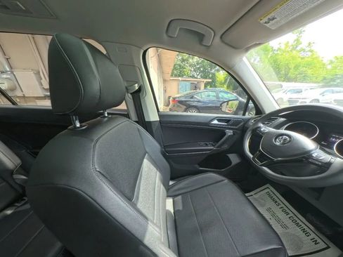 Used 2020 Volkswagen Tiguan SE image 28