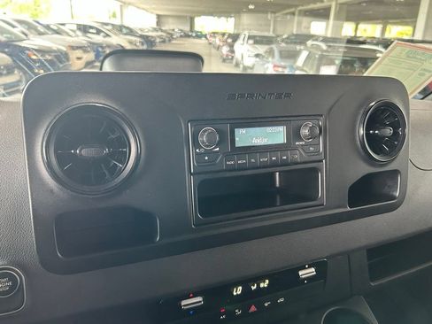 Used 2025 Mercedes-Benz Sprinter 2500 image 21