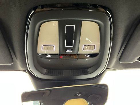 Used 2025 Volvo V60 B5 Cross Country Ultra w/ Protection Package Premier AWD/4WD image 12