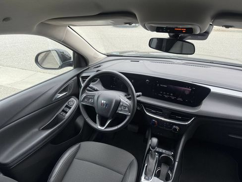 Used 2025 Buick Encore GX Preferred AWD/4WD image 33