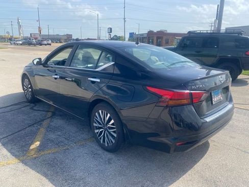 Used 2023 Nissan Altima 2.5 SV FWD image 5