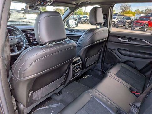 New 2025 Jeep Grand Cherokee Altitude image 26