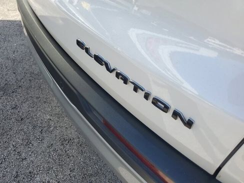 Used 2024 GMC Acadia Elevation image 10