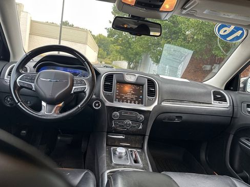 Used 2016 Chrysler 300 C image 18