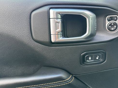 Used 2024 Jeep Wrangler Unlimited Sahara image 15