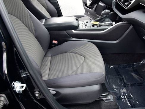 Certified 2024 Toyota Highlander LE image 13