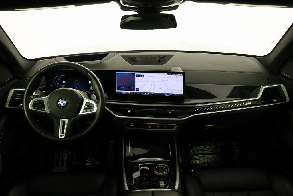 Certified 2025 BMW X7 M60i w/ M Sport Professional Package AWD/4WD image 8