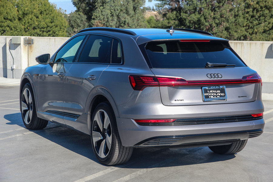Used 2022 Audi e-tron Premium Plus w/ Premium Plus Package AWD/4WD image 6