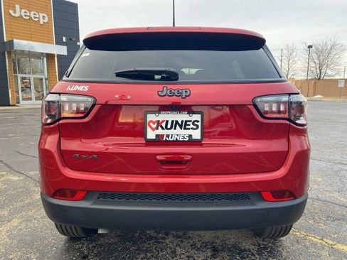 New 2026 Jeep Compass Latitude image 10