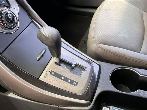 Used 2013 Hyundai Elantra GLS FWD image 16