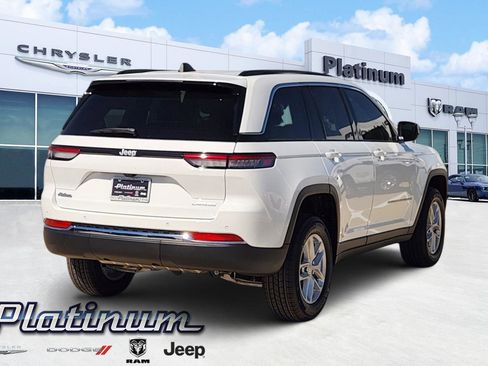 New 2026 Jeep Grand Cherokee Laredo image 5