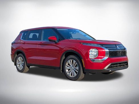 Used 2025 Mitsubishi Outlander ES AWD/4WD image 2