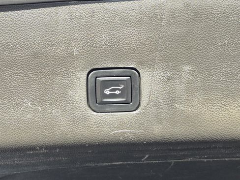 Used 2023 Chevrolet Traverse LT FWD image 10