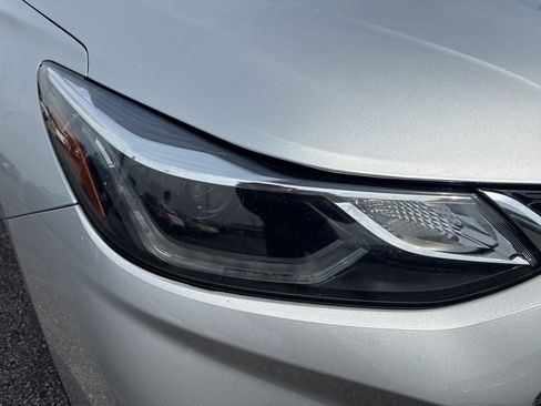 Used 2017 Chevrolet Cruze LT w/ Convenience Package FWD image 8