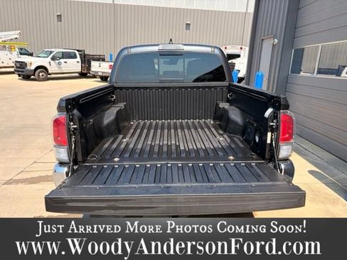 Used 2020 Toyota Tacoma TRD Off-Road AWD/4WD image 7
