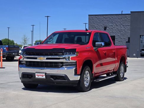 Used 2021 Chevrolet Silverado 1500 LT image 2