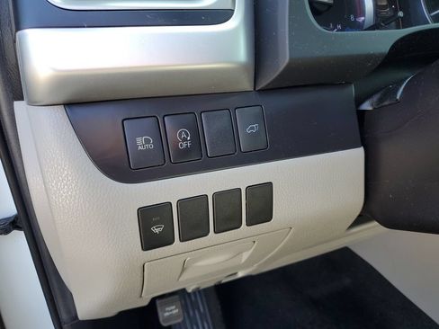 Used 2019 Toyota Highlander XLE AWD/4WD image 10