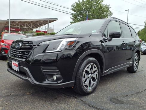 Used 2024 Subaru Forester Premium image 3