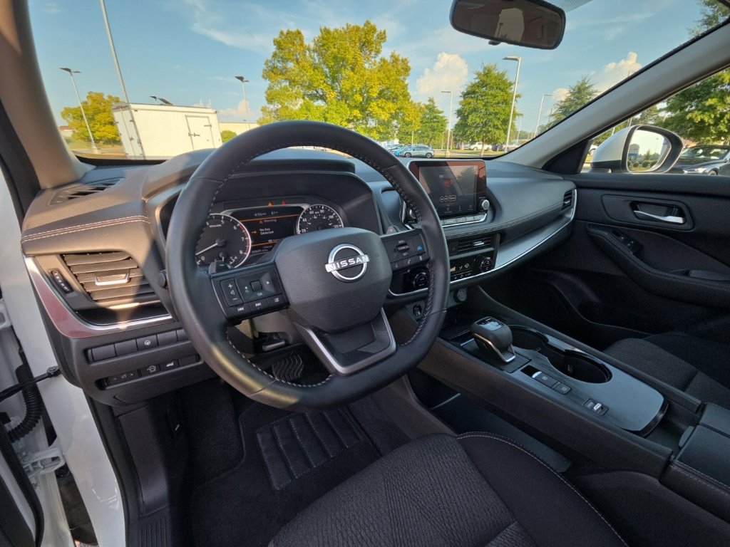 Used 2025 Nissan Rogue SV FWD image 28